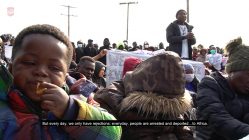 John Kranert TV - Demonstranten der schwarzen Gemeinde in Moria